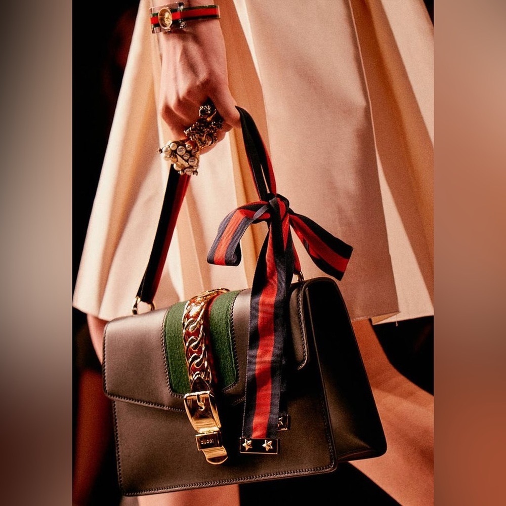 Gucci Sylvie should bag - rare design NWT